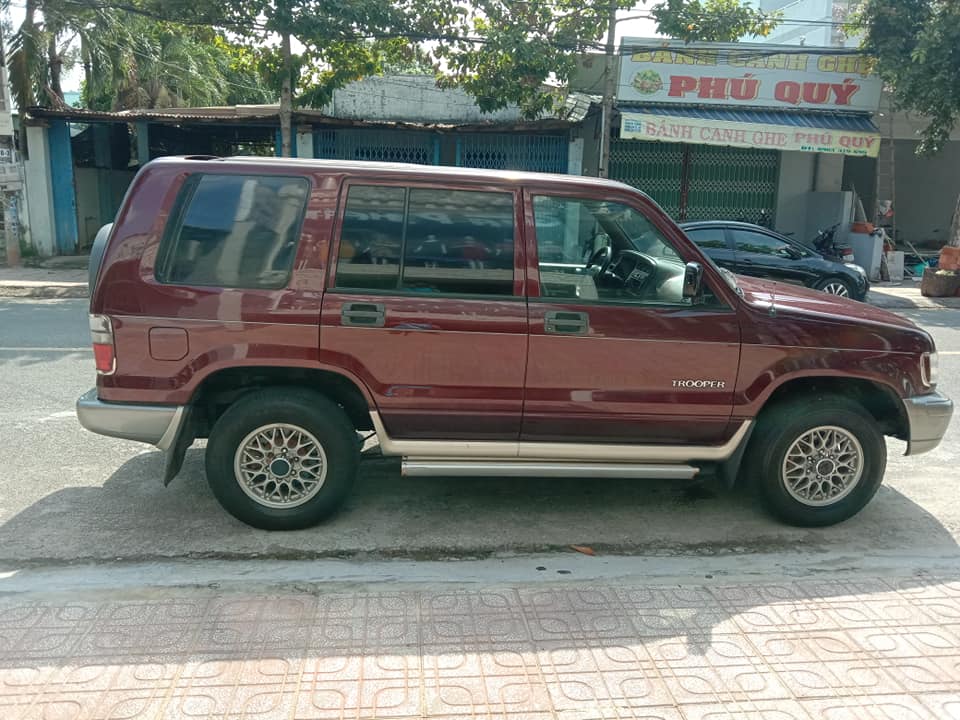 Heres why this 300000 mile Isuzu Trooper is a great Japanese 4x4  YouTube